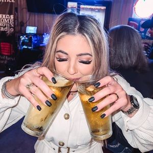 Meet your Posher, Cherrica